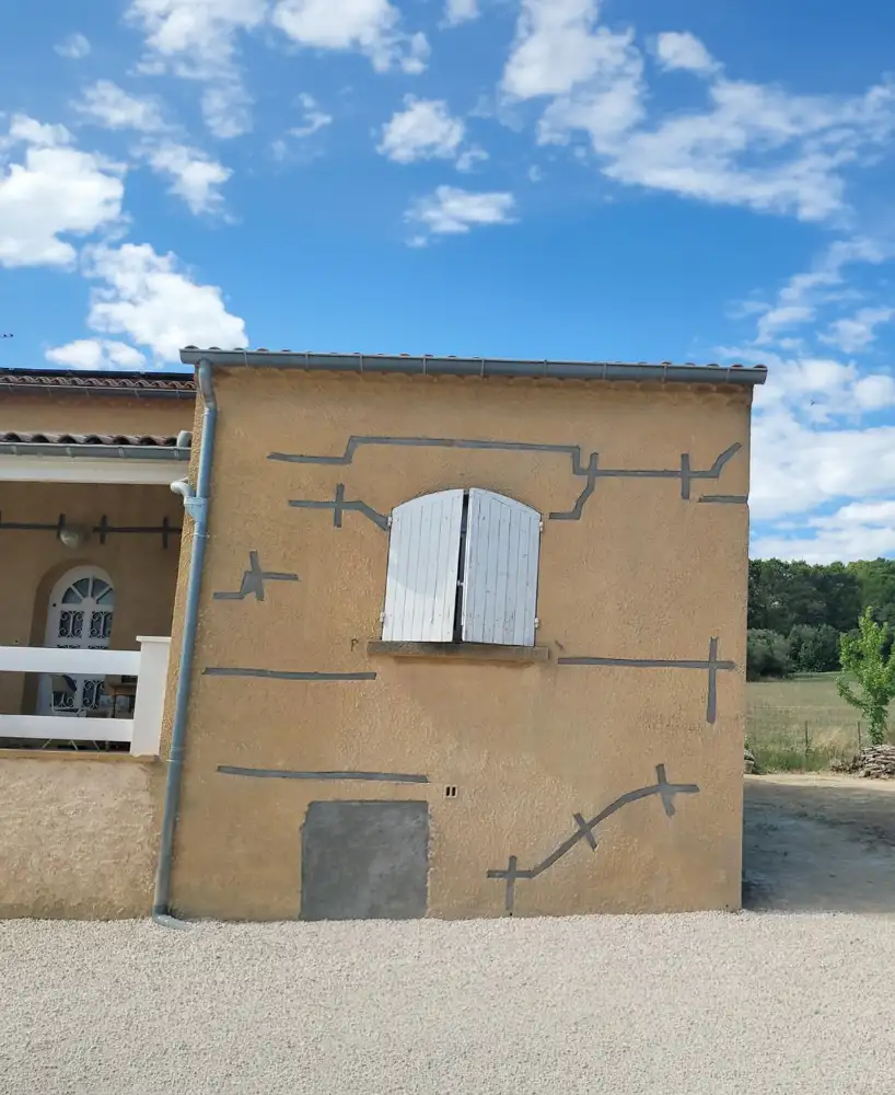 Repérage des fissures sur la façade avant traitement structurel
