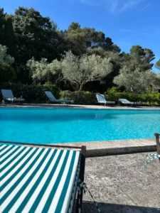 Terrasse piscine après rénovation, villa de caractère aux Baux de Provence, RSTS travaux